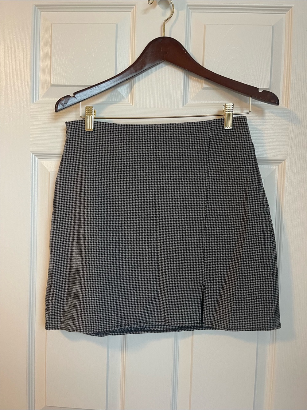 Old Navy Black & Gray Mini Skirt with Subtle Houndstooth